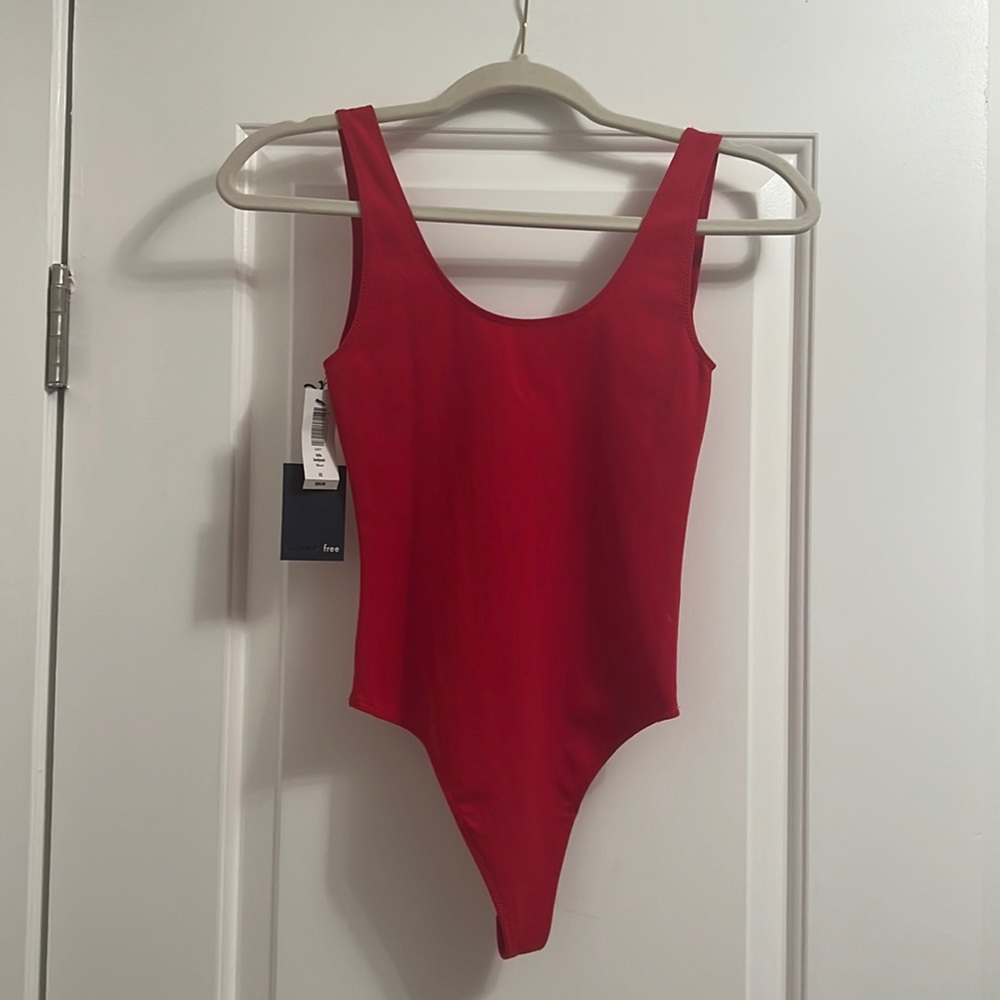 Aritzia Wilfred Free leila body suit size XS. Brand new